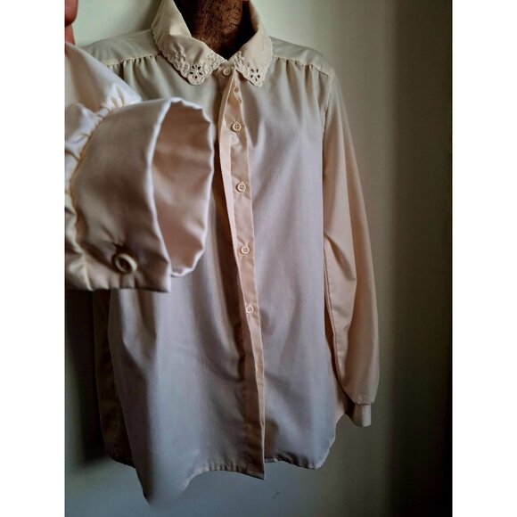 Vintage Cream Button-Up Blouse With Embroidered Lace Collar & Long Sleeves - Picture 6 of 14